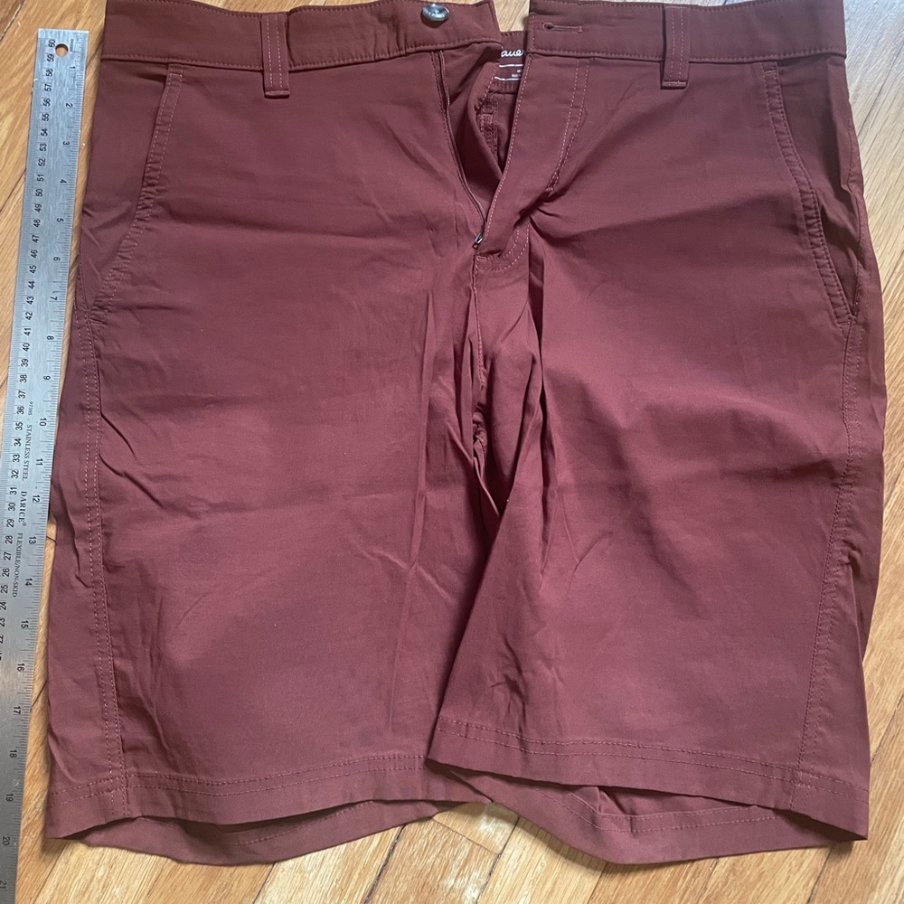 Eddie Bauer Tech Men's Burgundy flat front Shorts 34